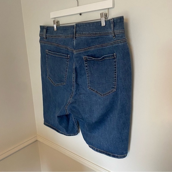 LANE Bryant High Rise Medium Wash Jean Short Sz 20 - Picture 7 of 9